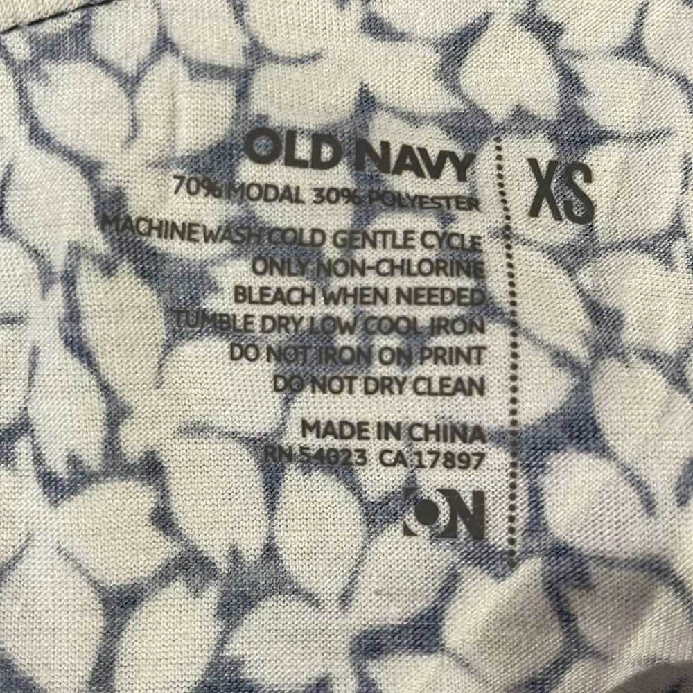 Bundle of tops for ladies 👚 Banana Republic, Ann Taylor and Old Navy. - Picture 4 of 10